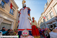 Cassel (F) - Carnaval du Lundi de Pâques 2013 / Reuze-Papa - CASSEL (F), Reuze-Maman - CASSEL (F) et la foule des carnavaleux