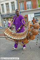DOUAI (F) - Fêtes de Gayant 2013 - Rassemblement de géants et banquet de rue / Les danseurs de Dédougou (BURKINA-FASO)