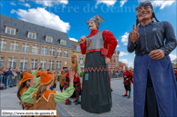 Steenvoorde (F) - Carnaval des Carnavals 2013 / Hommage à Marc Vanneuville, membre de l'association Les Amis de Fromulus depuis 1960, décédé il y a quelques semaines.
Il a transmis sa flamme à son fils Régis et son petit fils Kévin, eux-mêmes porteurs de Jean le Bûcheron.